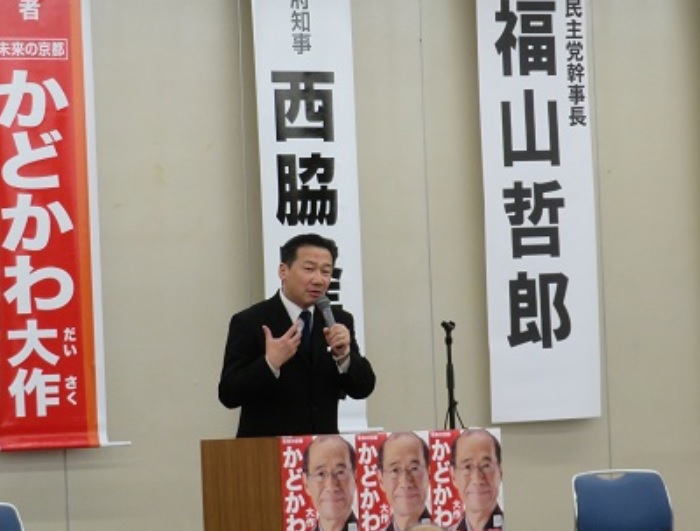 立憲民主黨幹事長福山哲郎3月稱 「安倍政府沒有阻止海外觀光客是最大的敗筆」，但回顧其今年1月26日曾說「如果過年期間不讓中國客來的話，會對日本觀光業造成很大的衝擊」，看似相當矛盾。 圖：翻攝自福山哲郎官網