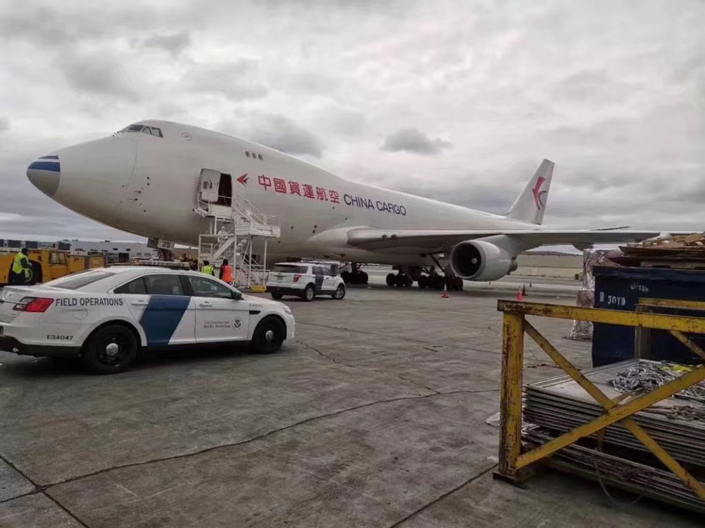 中國捐贈1000台呼吸機運抵紐約。 圖/人民日報