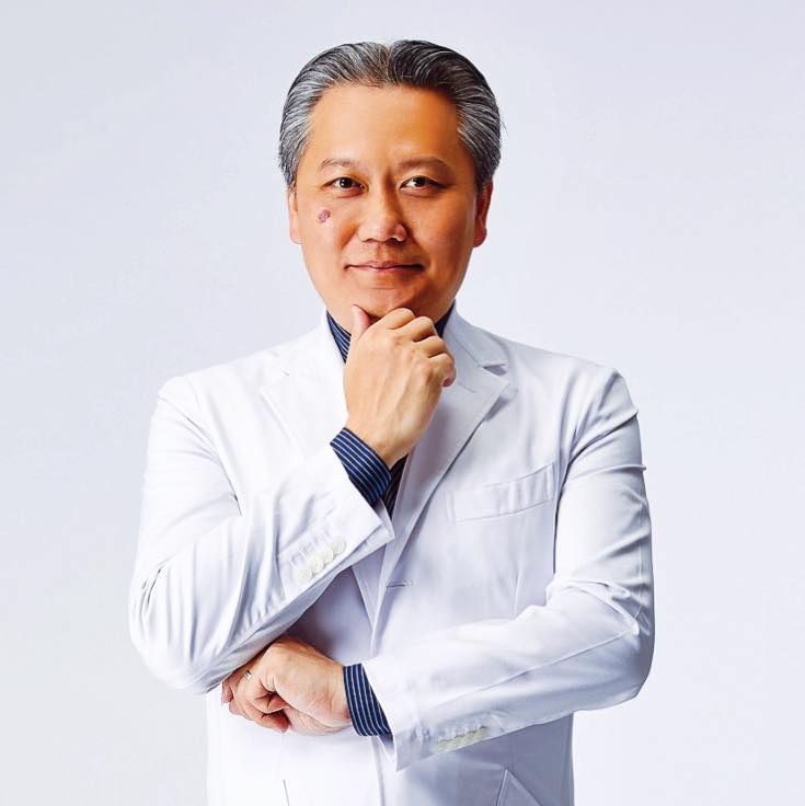 針對案838確診醫師的足跡公布後，慘遭酸民流言攻擊，「網紅名醫」陳志金表示，「擊垮我們的是人性，不是病毒！」呼籲外共同面對，停止譴責、排擠。 圖：翻攝自「Icu醫生陳志金」臉書粉專
