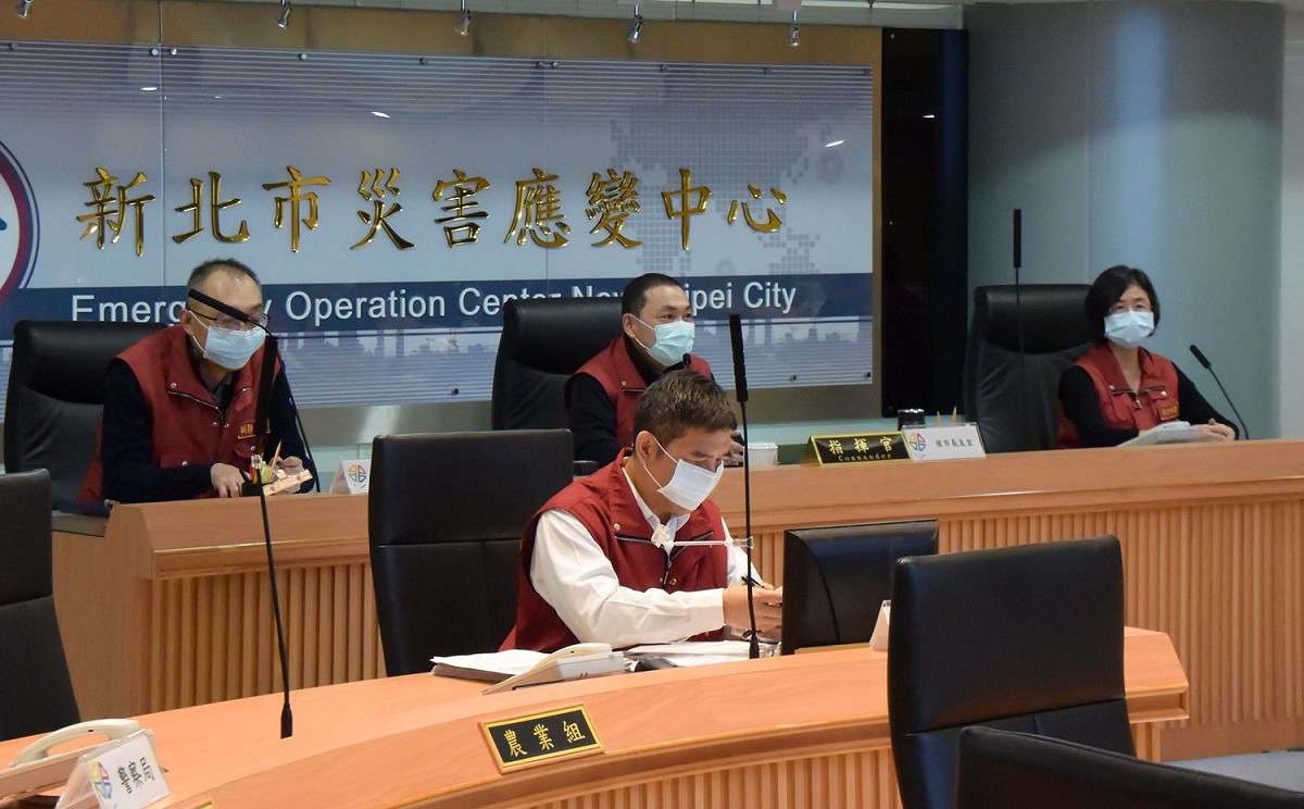 侯友宜擔憂連假景點的人潮聚集成防疫破口，今（5）天宣布6日起進新北市府要強制戴口罩。  圖：新北市政府提供