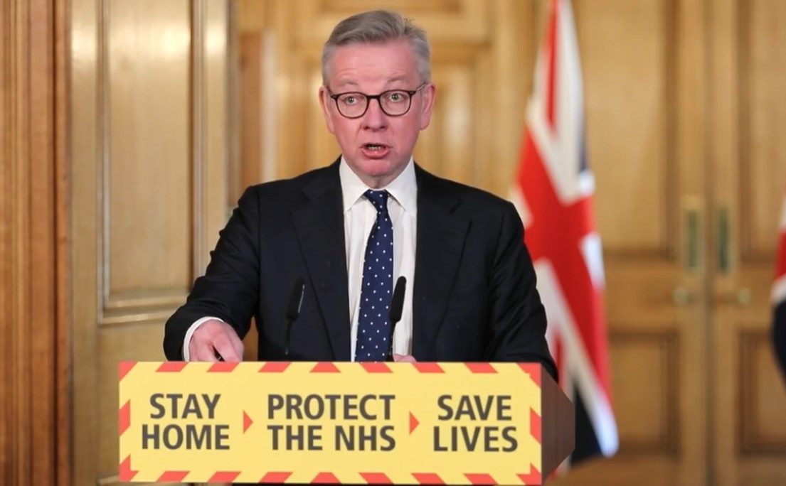 英國內閣辦公室部長麥可戈夫（Michael Gove）今（５）日在例行記者會上宣布，一名5歲孩童染病後不幸病逝，成為英國目前最年幼的武漢肺炎死者。 圖：翻攝自Michael Gove臉書