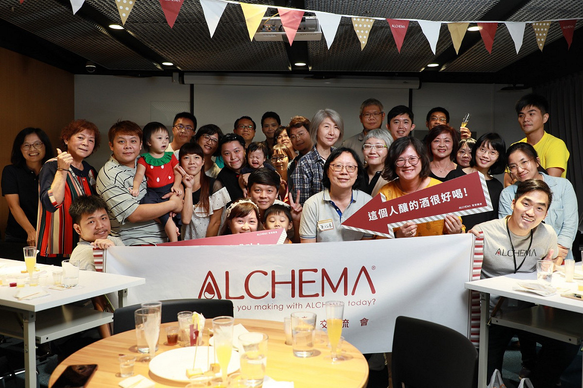ALCHEMA 成功舉辦夏季自釀分享會，讓社群情感更為緊密。 圖：取自ALCHEMA官網