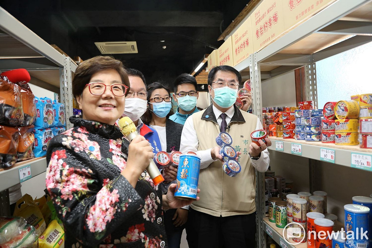 溪北實物銀行開闢了免費食物區、舊物交換區，愛心物資相當豐室。 圖：黃博郎／攝