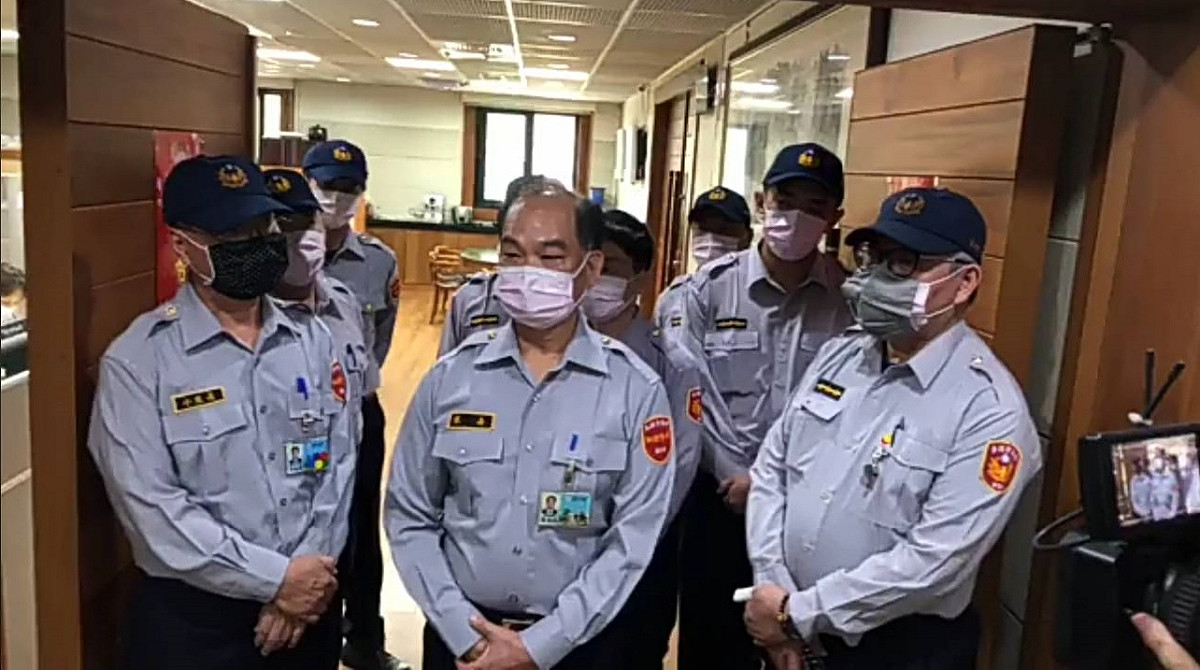 國民黨團動用警察權阻擋非國民黨議會參加程序委員會。 圖：孫家銘／攝