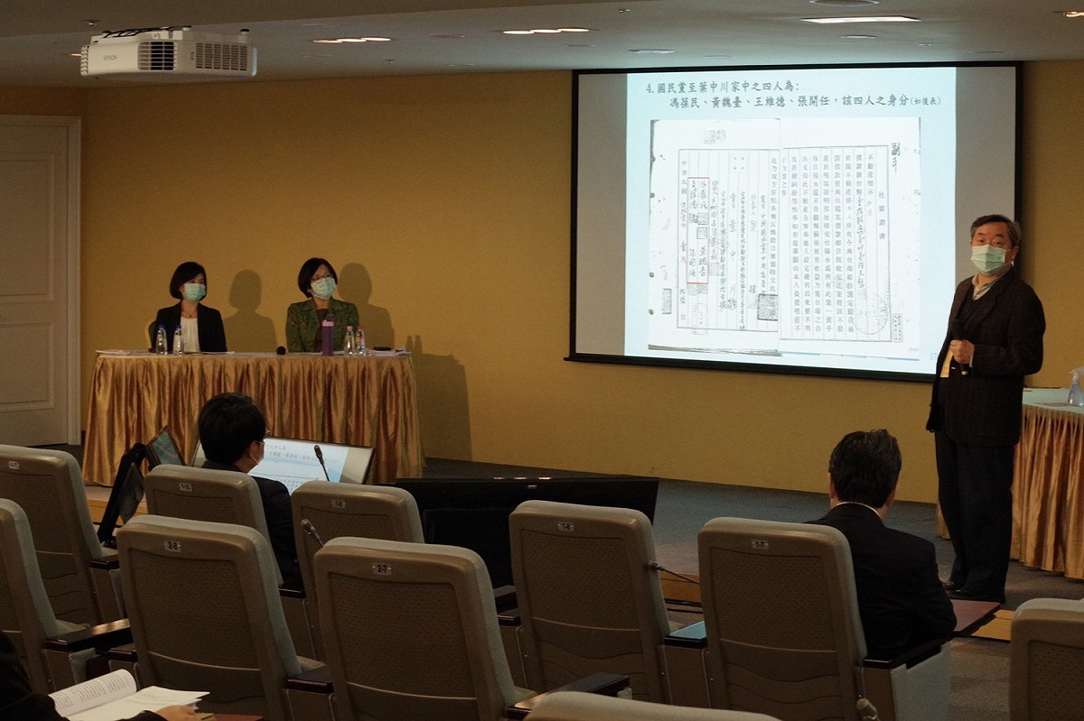 黨產會今（8）日再對國民黨於42年至83年間陸續以買賣方式取得原革命實踐研究院土地及94年出售土地與元利建設公司舉行第3次聽證會，站立者為國民黨行管會主委邱大展。 圖：黨產會提供
