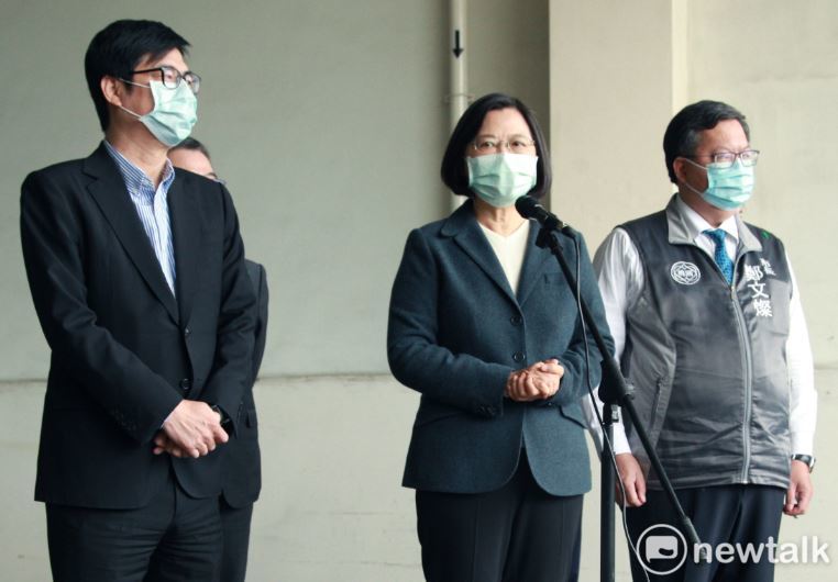 對於罷韓案，蔡英文(中)和陳其邁(左)均表示尊重高雄市民的決定，圖左為桃園市長鄭文燦。 圖：林昀真／攝