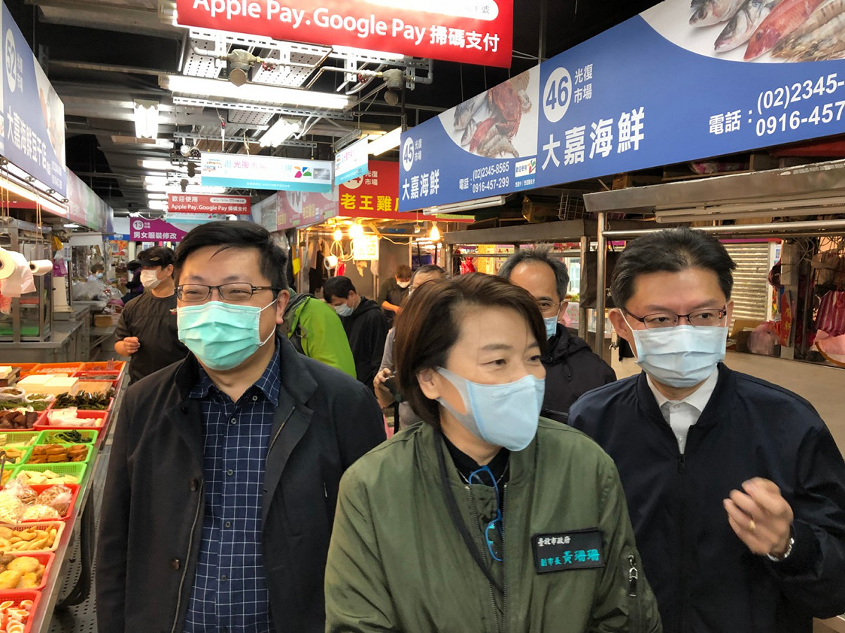 台北市副市長黃珊珊今視察公有市場戴口罩情形。 圖：北市府 / 提供