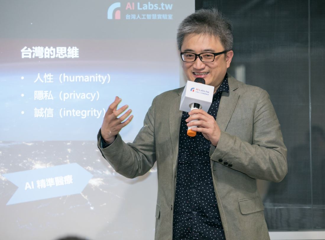 PTT創辦人杜奕瑾認為光刪除Zoom不夠，連密碼最好也改掉。 圖：取自杜奕瑾臉書
