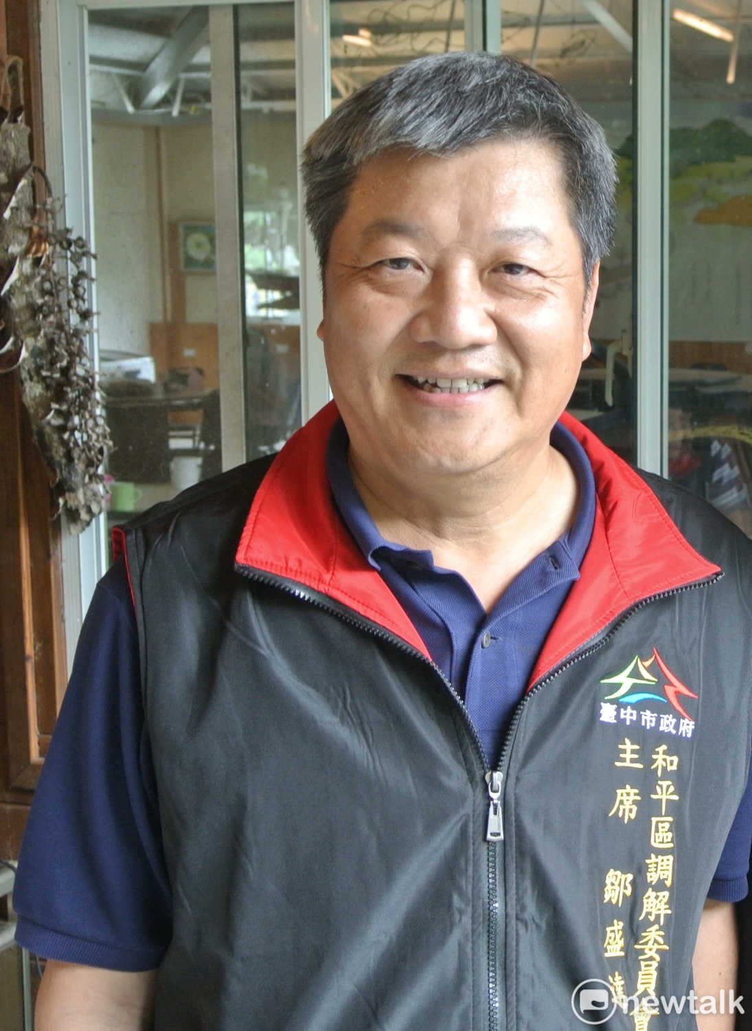 台中市市政顧問鄒盛達捐贈和平區學校40台平板電腦。 圖 : 唐復年/攝