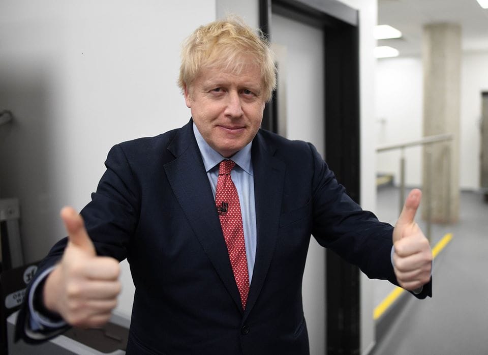 英國首相強生與武漢肺炎病魔搏鬥，病情有起色，已經轉出加護病房。 圖：翻攝自強生臉書