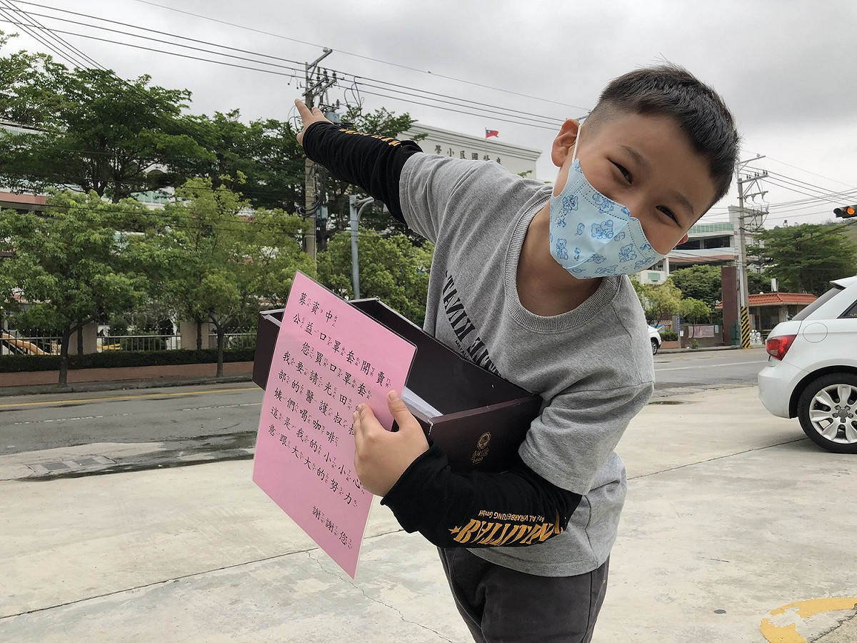 光田寶寶蔡璧仰說，自己能體驗賣東西又能回饋照顧他的醫護人員，覺得很開心。. 圖 : 光田綜合醫院/提供