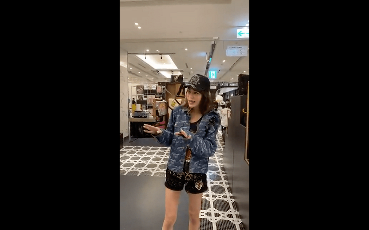 Keanna昨（9日）Keanna受時尚品牌Ed Hardy邀請擔任一日導覽員。 圖：擷取自Ed Hardy臉書影片