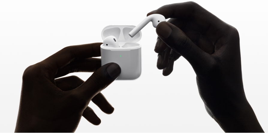 蘋果 AirPods 耳機製造商歌爾正將生產重心轉移至越南。 圖：擷取自蘋果官網（資料照）