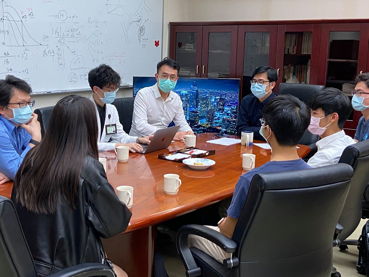 台大學生主動串連各大專院校學生，向國際間宣傳台灣防疫模式， （圖取自陳其邁臉書）