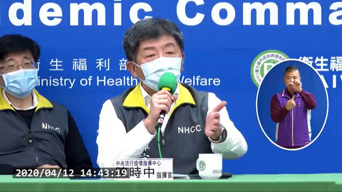 針對五一勞動連假的防疫措施，中央流行疫情指揮官陳時中今日表示，目前沒有要停止假期或做任何更動的規劃。 圖：擷取自疾管署直播