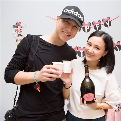 藝人何妤玟日前宣告已與老公邵天成離婚，結束8年婚姻。 圖 : 翻攝自何妤玟臉書