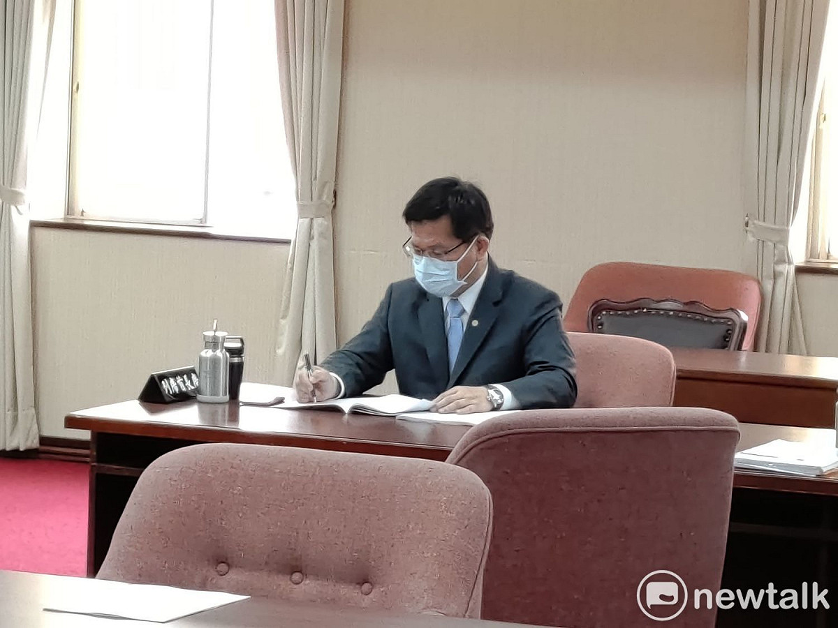 交通部長林佳龍赴立法院交通委員會備詢。 圖：黃建豪/攝