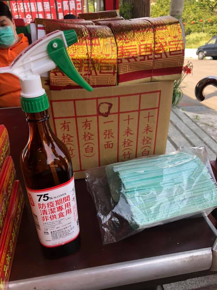 今 (15) 天是媽祖生日，草屯鎮朝清宮表示，有名來自彰化的信眾，指過年前「草屯媽」託夢給他，在媽祖生日當天，送500個口罩到草屯朝清宮。 圖：朝清宮草屯媽官網