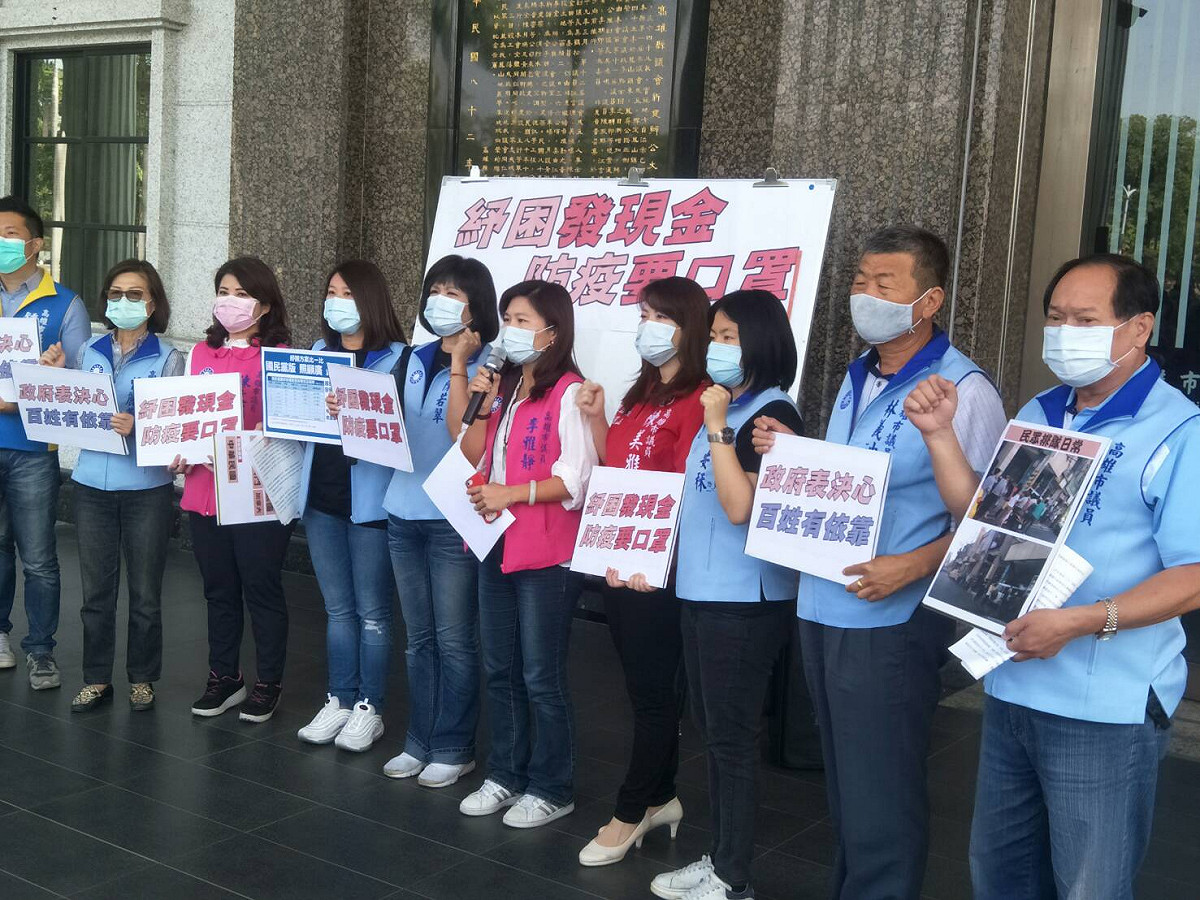 高雄市議會國民黨團認為發現金勝過發「酷碰券」。 圖：高雄市議會國民黨團/提供