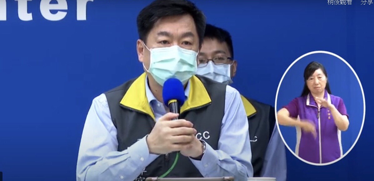 中央流行疫情指揮中心副指揮官陳宗彥說明，外界擔心移民署成為防疫破口一事。  圖：翻攝疾管署直播畫面