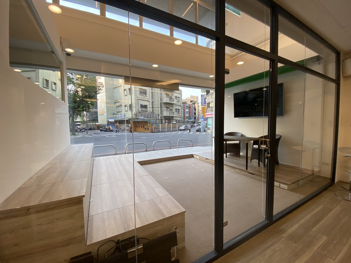 新北市「府中15」的直播室，因疫情加速他們施工設備進場。 圖：府中15/提供