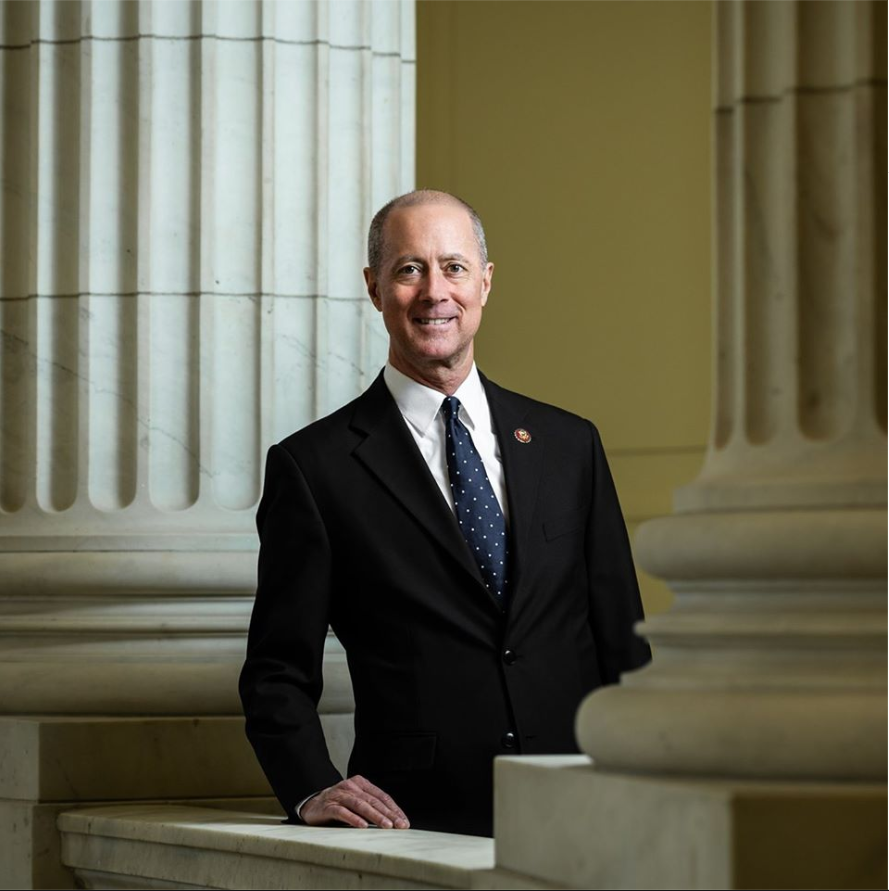 美國眾議院軍事委員會成員、共和黨籍眾議員索恩伯里(Mac Thornberry)。 圖：翻攝自索恩伯里臉書