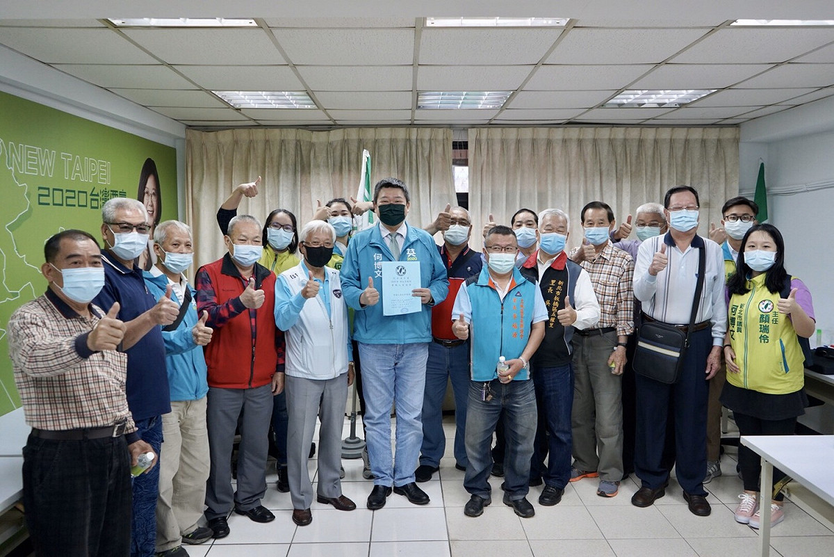 何博文登記參選民進黨新北市黨部主委，希望革新活化黨部成為更有朝氣、更具行動效率的行動派輔選機器。 圖：新北市議員何博文服務處/提供