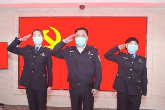 中國公安部副部長孫力軍（中）。 圖：翻攝自微博
