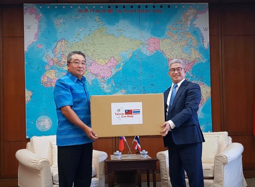 泰國駐台代表通才（Thongchai Chasawath）透過泰國辦事處臉書表示，在泰國南部省分仍有許多口罩需求，感謝台灣的慷慨善意。 圖：翻攝自Thailand Trade and Economic Office - TTEO臉書