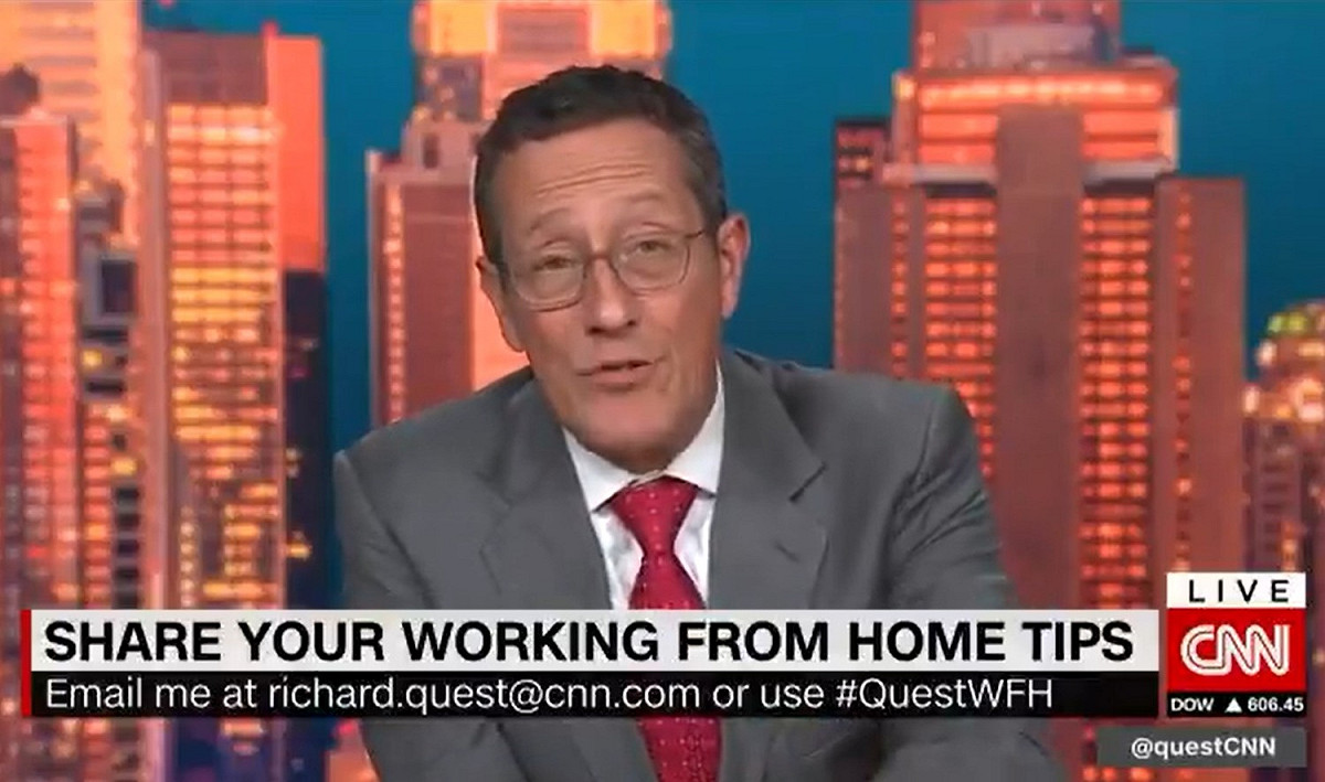 奎斯特（Richard Quest）在節目宣布，他的新冠病毒檢測結果呈陽性反應。 圖：翻攝自twitter@CNNPRUK