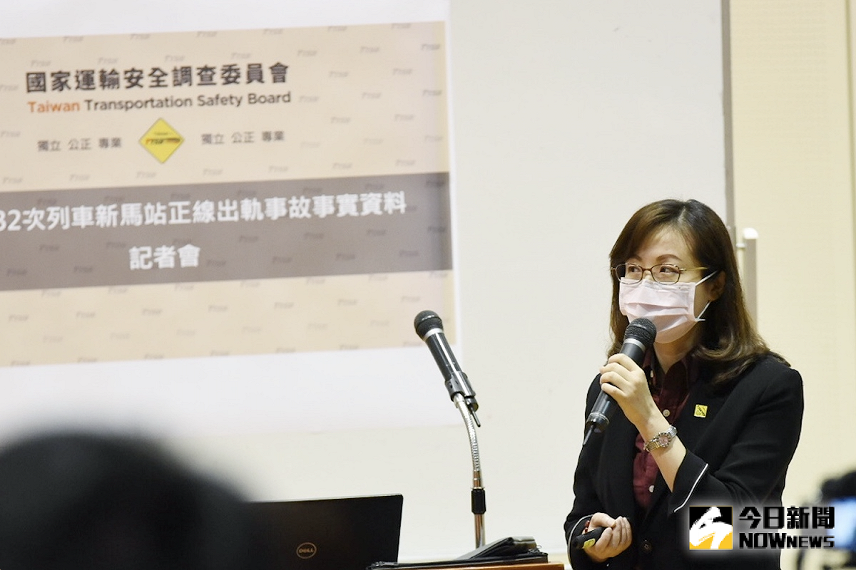 運安會歷經 8 個月調查，今（ 21 ）日公布 300 多頁的普悠瑪事故事實資料報告。 圖／記者陳明安攝, 2020.04.21
