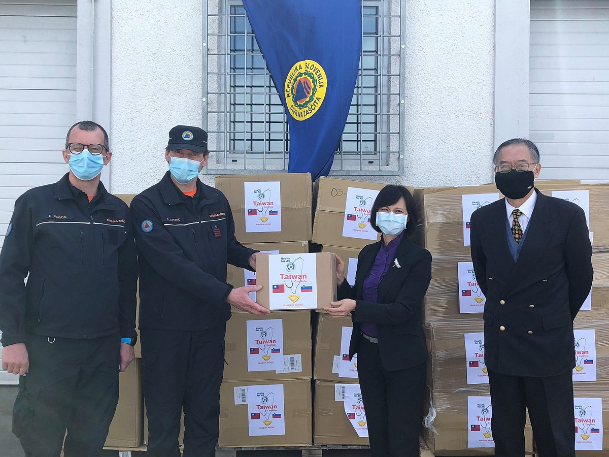 第二波支援歐洲的口罩已抵達奧地利與斯洛維尼亞 圖:擷取自臉書