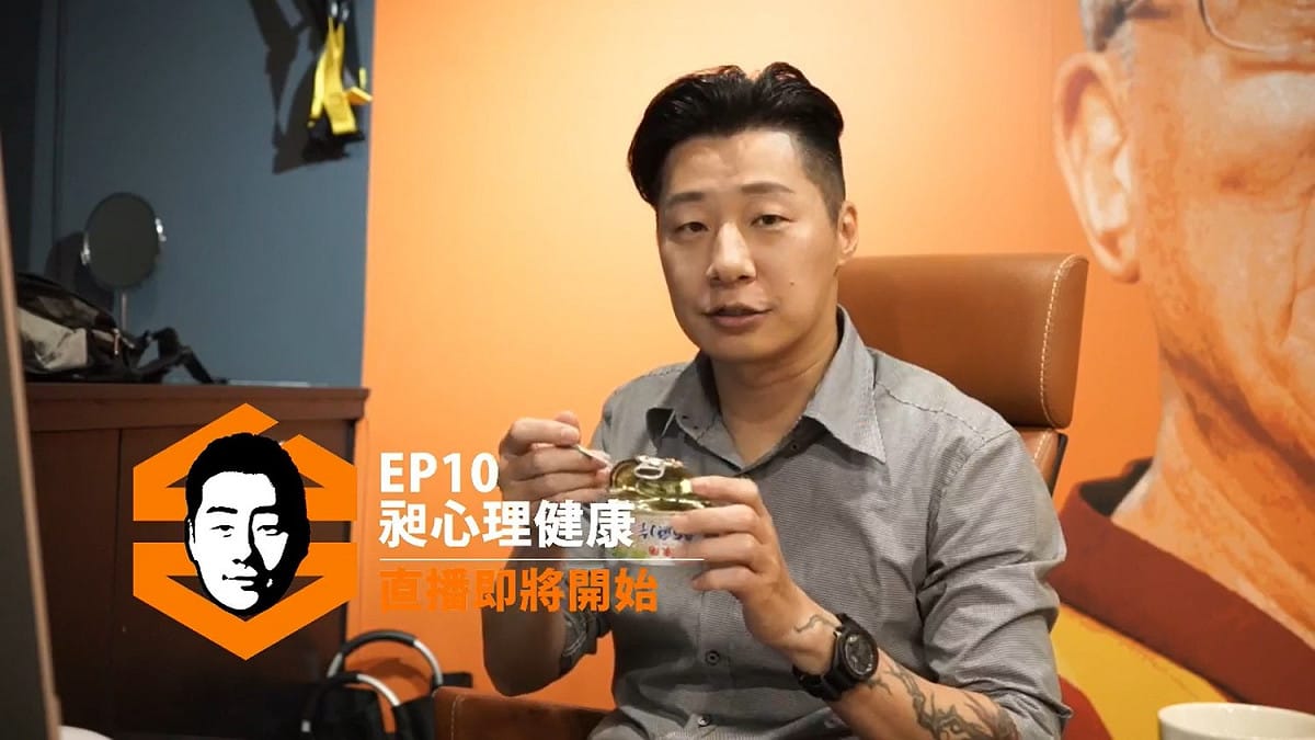 林昶佐在今天剪下自1996年維持至今的長髮，並於晚間的直播首度亮相。 圖：翻攝自林昶佐臉書