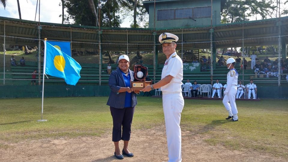 海軍敦睦艦隊支隊長陳道輝致信敦睦艦隊官兵，向所有人致歉讓官兵受牽連，並表示以大家為榮。 圖：翻攝帛琉大使館臉書