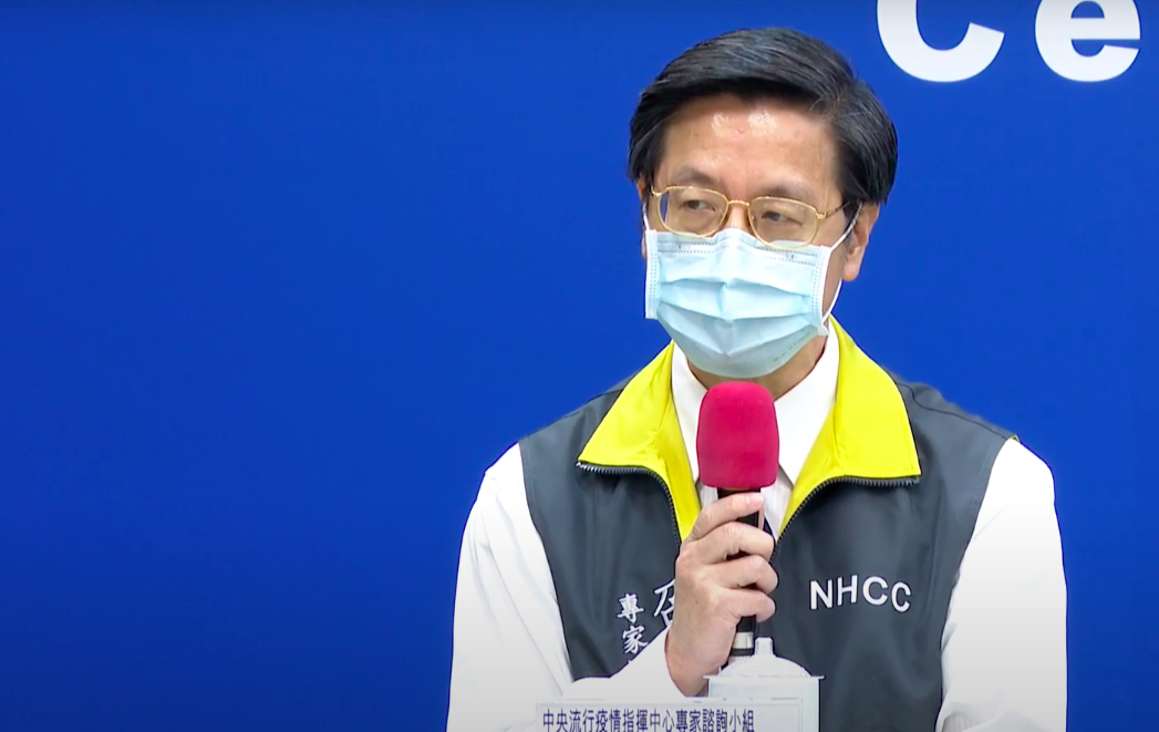 中央流行疫情指揮中心專家諮詢小組召集人張上淳 圖：翻攝疾管署直播畫面
