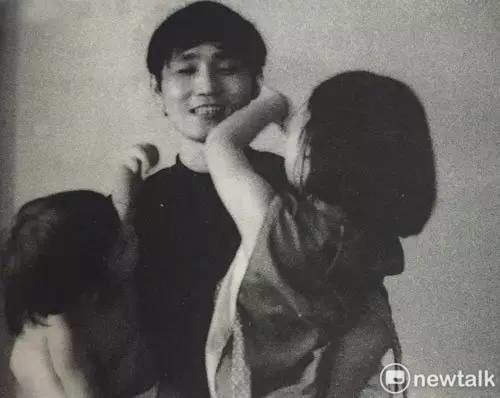1960年代的黄文雄，在纽约与外甥女、外甥在一起。 圖：張文隆/提供