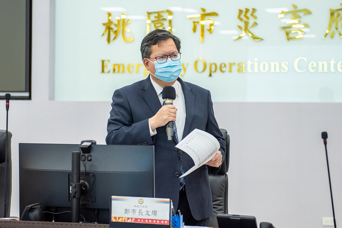 鄭文燦每天早上8時準時和市府團隊召開防疫會議。 圖：桃園市政府/提供