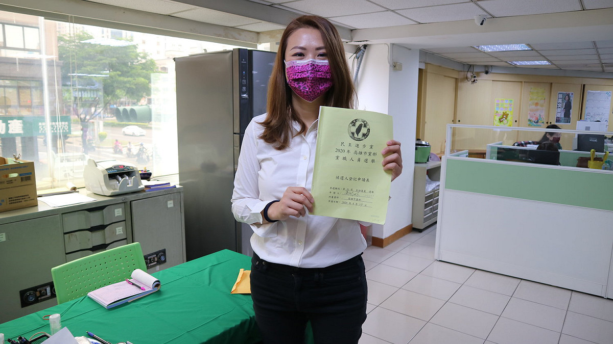高雄市議員高閔琳正式登記參選民進黨高市黨部主委。 圖：南方聯合問政辦公室/提供