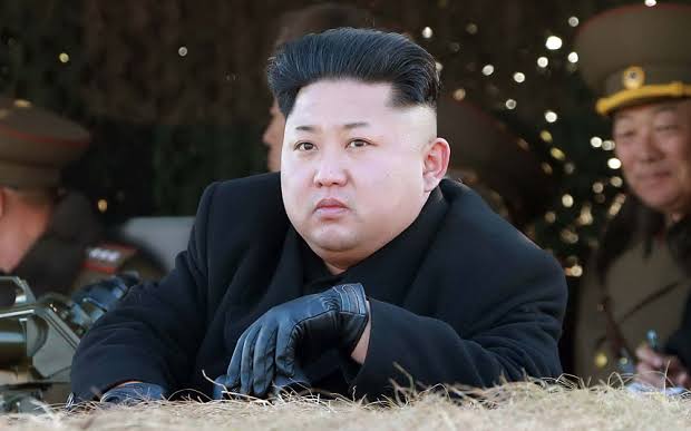 金正恩曾於2016年公開支持食用狗肉，他當時稱狗肉為「超級食物」，營養價值遠超過其他肉品。 圖：翻攝推特（資料照片）