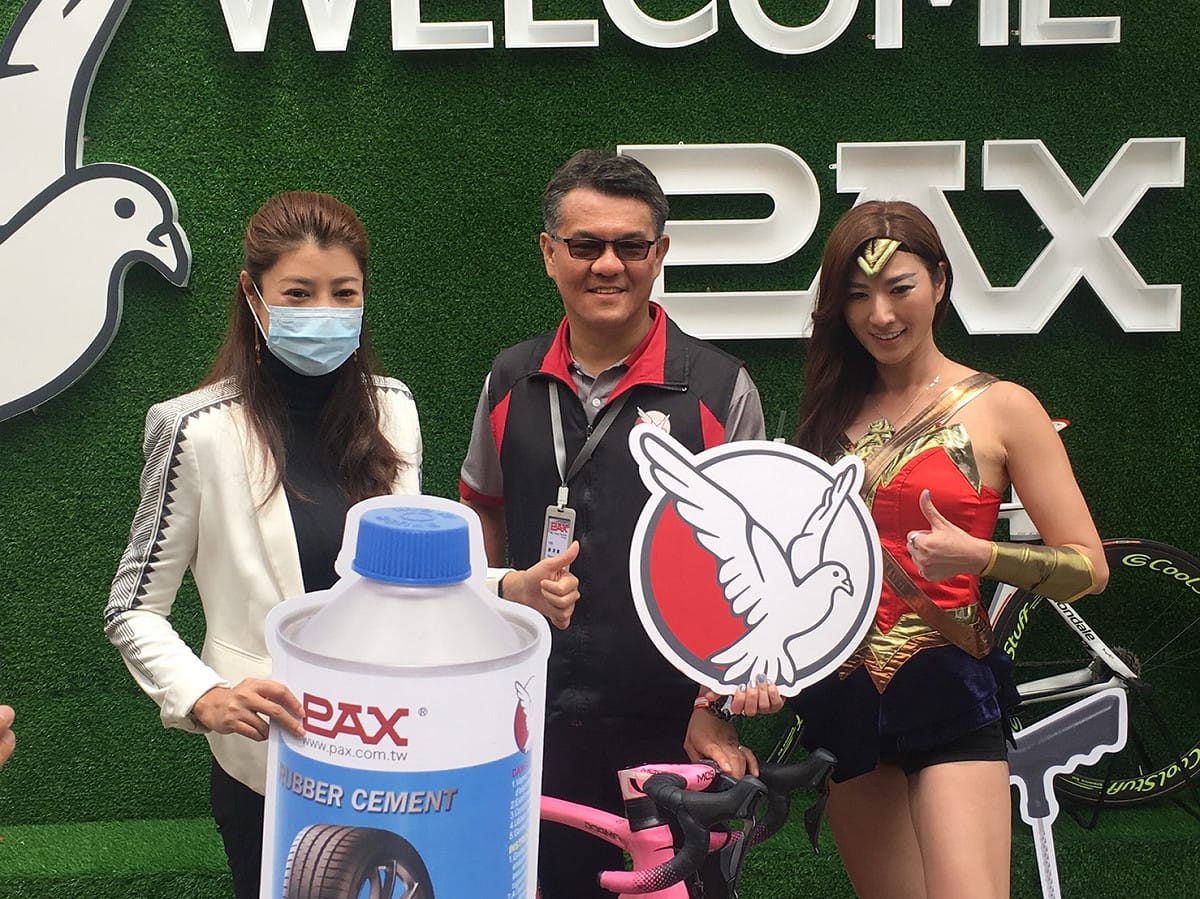 兩位神力女超人出席裕仁工業40週年慶。 裕仁工業/提供