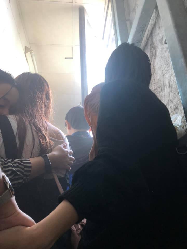火警當時也在現場和友人相約唱歌的邱小姐及丈夫幸運獲救，她在臉書還原現場的驚險過程， 圖：翻攝邱小姐臉書