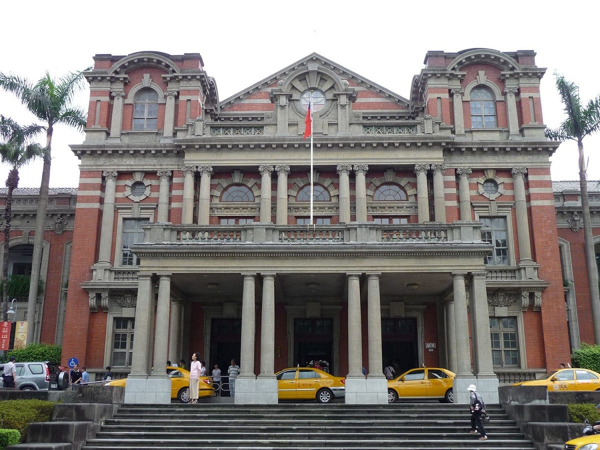 全台7家醫院於27日開始受理自費篩檢，僅限符合資格的民眾可申請。 圖：翻攝自台大醫院官網