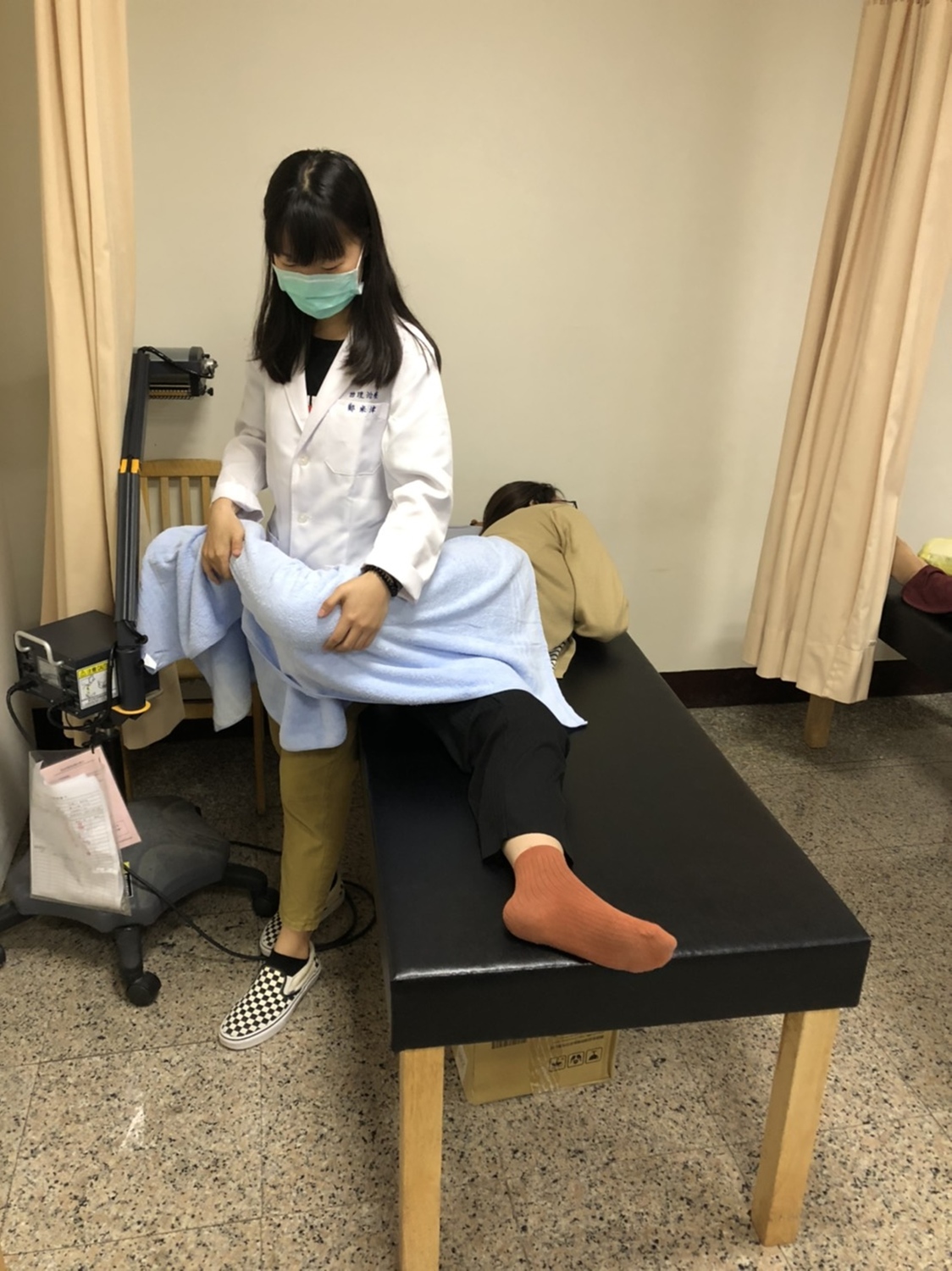 弘光物治系畢業生鄭米津國考全國第二名，如願回家鄉醫院服務。 圖 : 弘光科大/提供