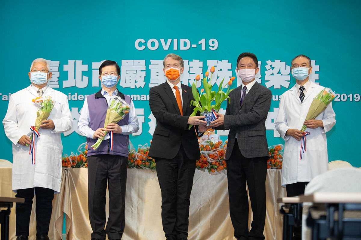 荷蘭今（27）日贈台將近4千朵鬱金香，加深台荷友誼。 圖：取自荷蘭貿易暨投資辦事處Facebook
