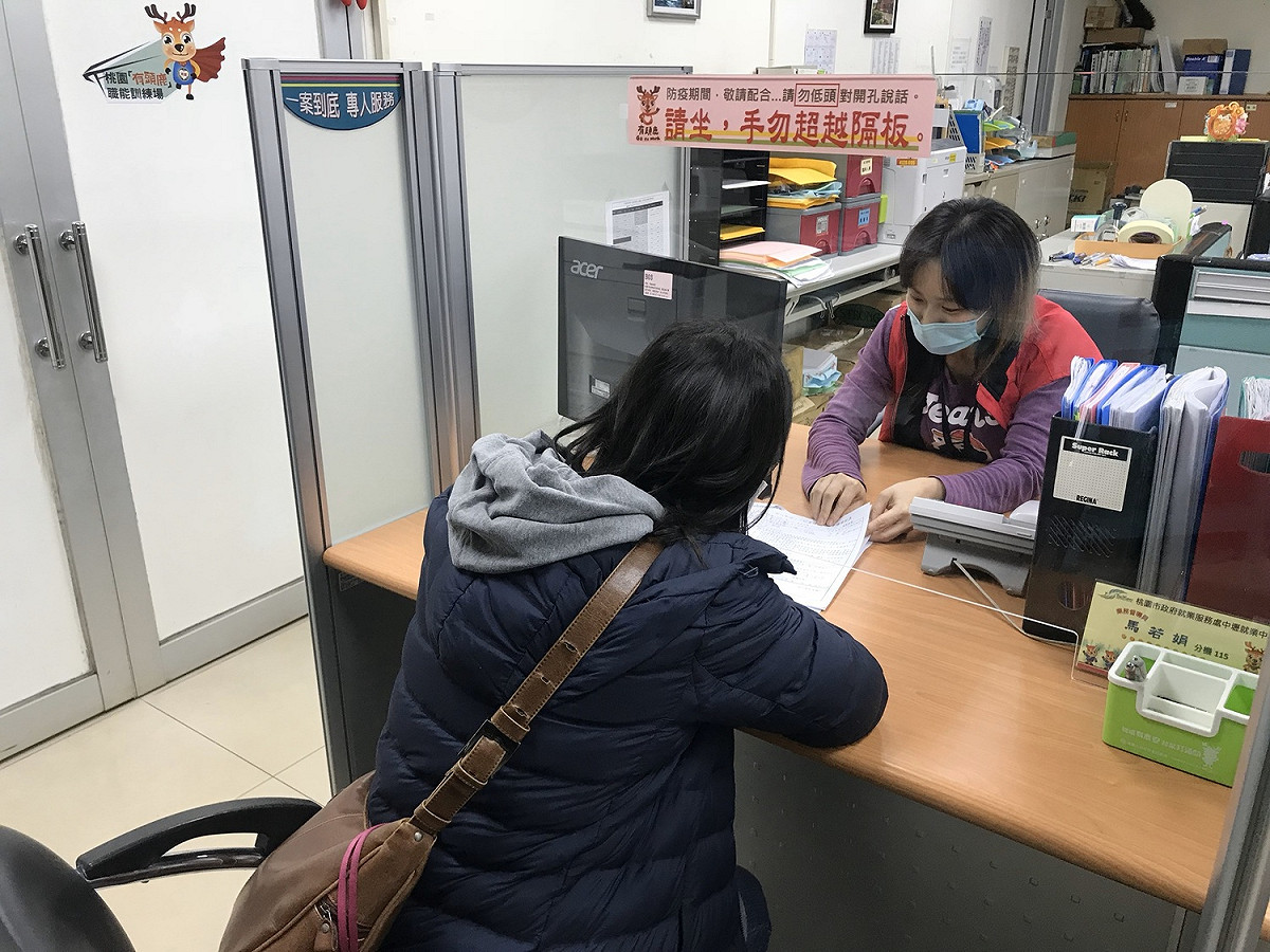 自即日起凡需要申請「安心即時上工」民眾可至各區公所登記。 圖：桃園市政府勞動局／提供