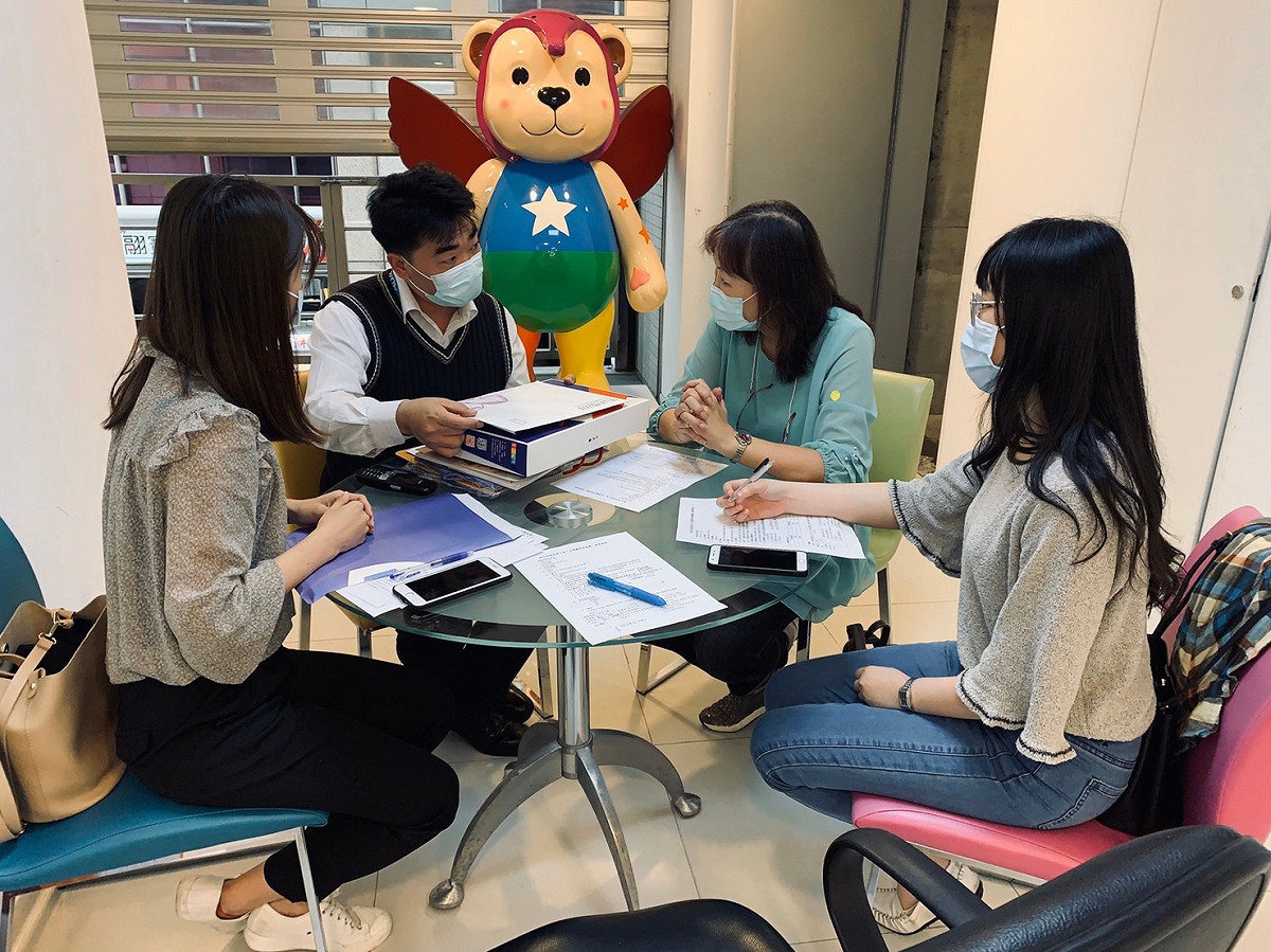 新北市勞工局派訪視團入廠提供輔導，並透過今年甫創設的「企業求才統合服務窗口」，主動協助企業依法進用身障者。 圖：新北市勞工局/提供