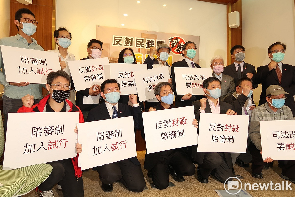 民間團體與民眾黨、時力27日舉行記者會呼籲將陪審制也納入試行。 圖：林朝億/攝