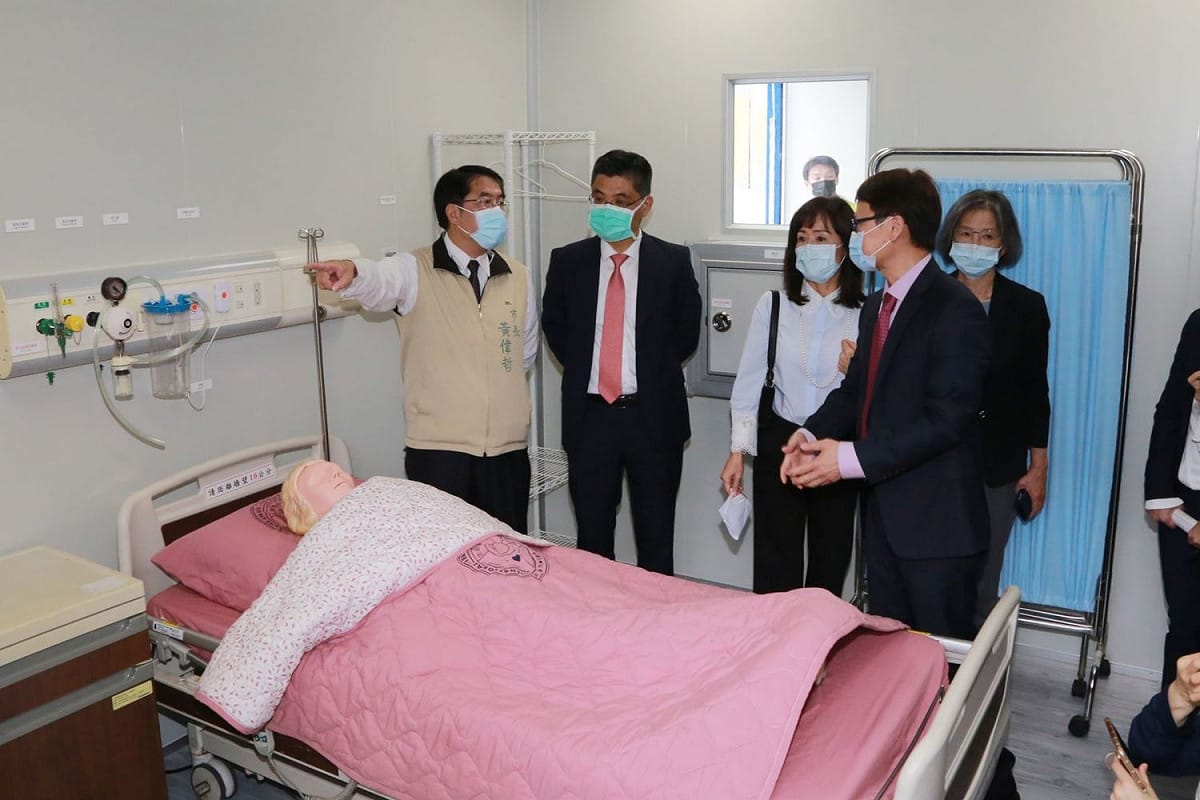移動式緊急部署檢疫醫院原型QurE內部設備。 圖：黃博郎／攝