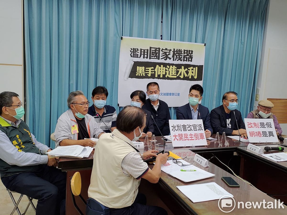 立法院國民黨團召開記者會，抨擊農田水利法強奪農民財產。 圖：黃建豪/攝