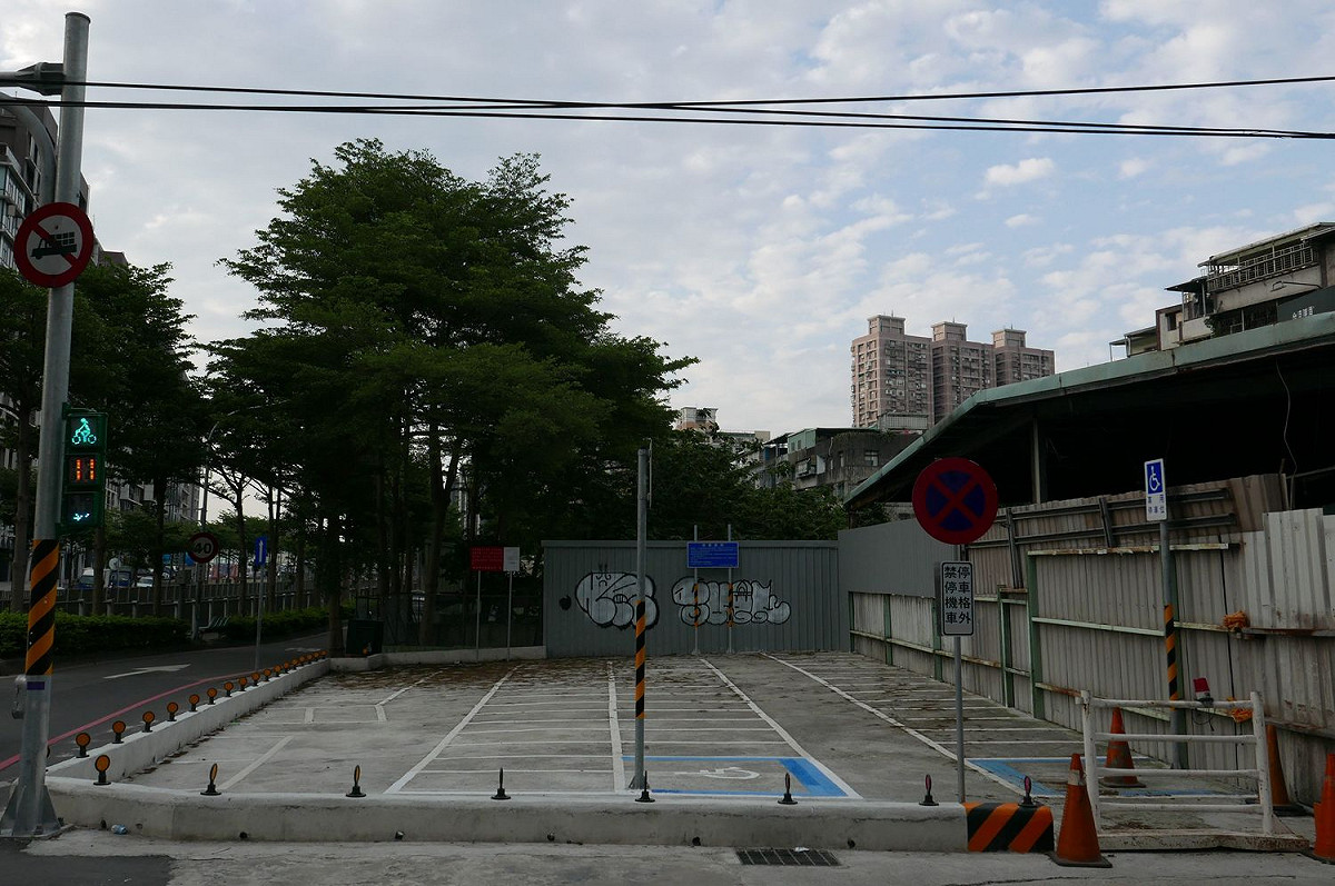捷運環狀線中和站旁以國有地設置的免費機車停車場，近日即將啟用。 圖：立委江永昌服務處提供